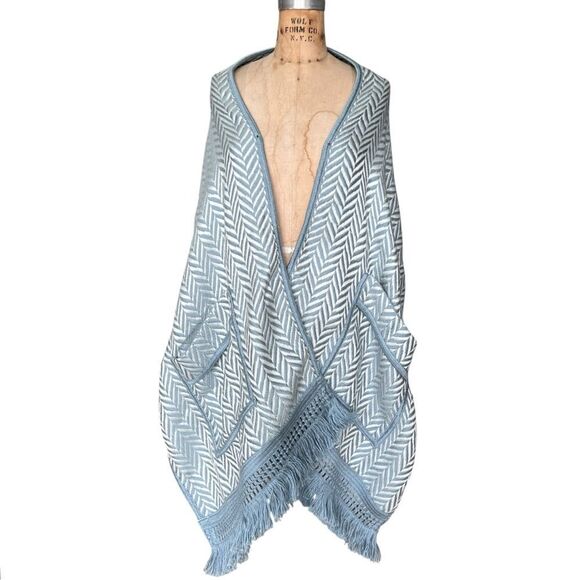 COLUMBINE CODY Cozy Pocket Throw in Blue and White Herringbone - Picture 1 of 6